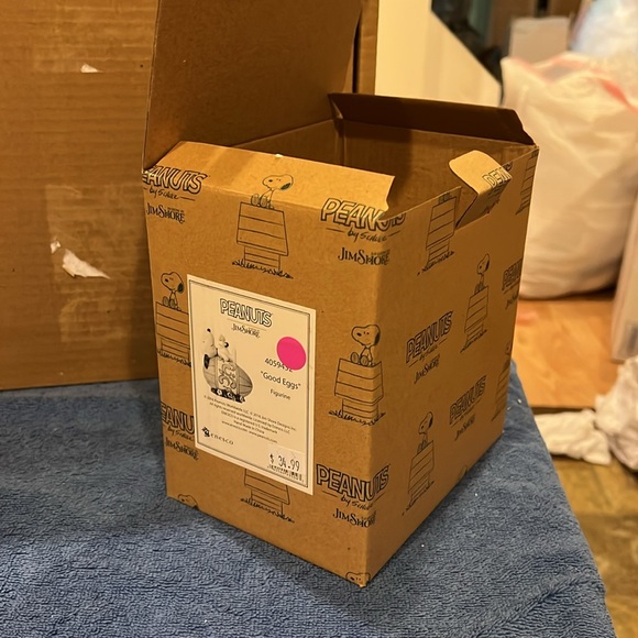 Jim Shore Snoopy and Woodstock on Decorative Egg Figurine - Picture 8 of 9